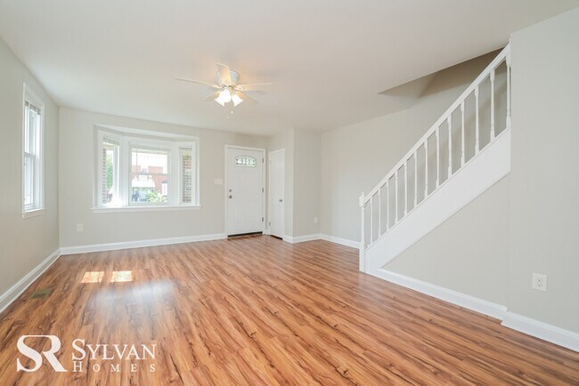 Building Photo - Charming home ready for your personal touch!