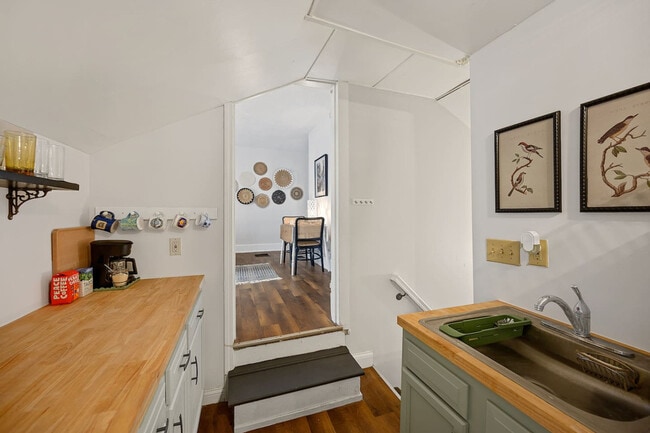 Foto del edificio - 5651 Ridge Ave