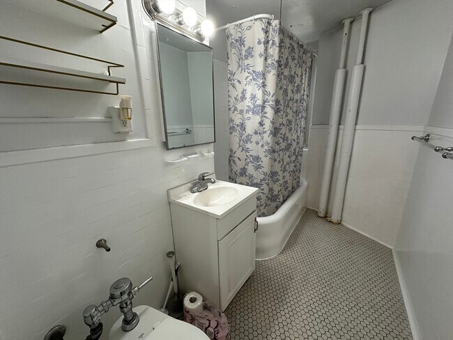 Building Photo - 1401 Beacon St