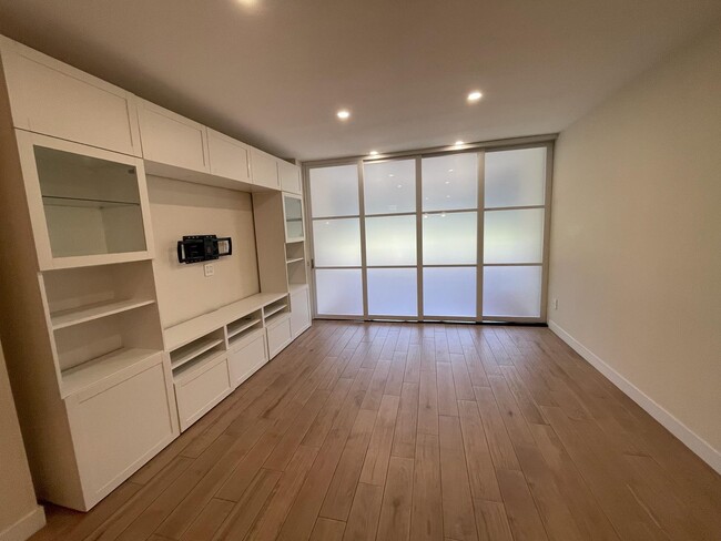 Foto del edificio - 330 E 38th St