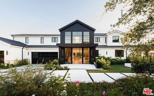 Foto del edificio - 5819 Filaree Heights Rd