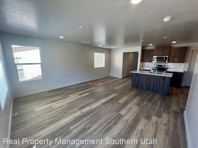 Building Photo - 4 br, 2.5 bath House - 6028 S. Ersa Lane