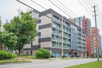 Building Photo - 250 Albert St