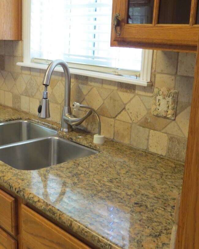 Foto del edificio - 3 br, 2 bath House - 628 Garfield Street