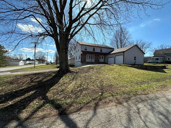 Building Photo - 1000 Van Fleet St