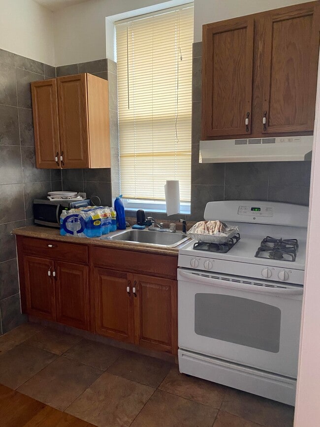 Building Photo - 918 Light St