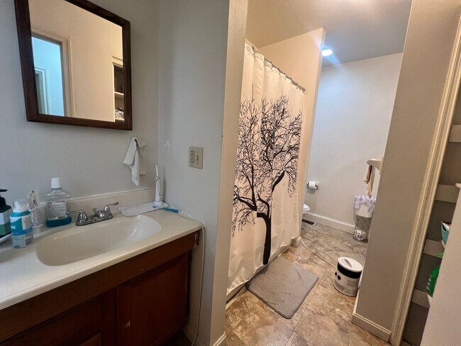 Foto del edificio - 2-bedroom, 1.5-bathroom home located in th...
