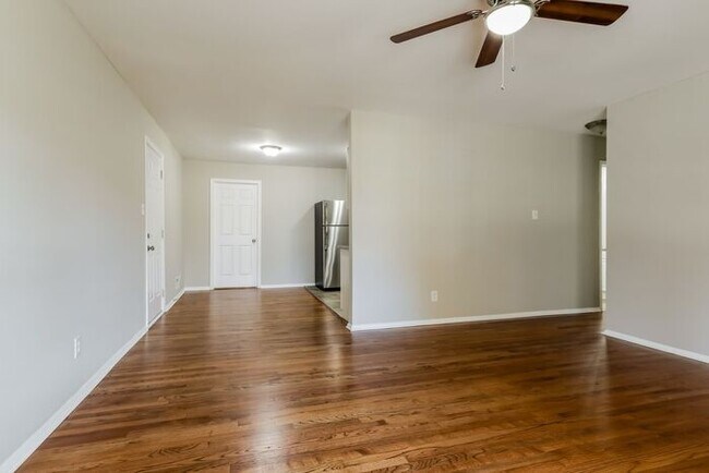 Building Photo - Now available 4 bedrooms 2 baths