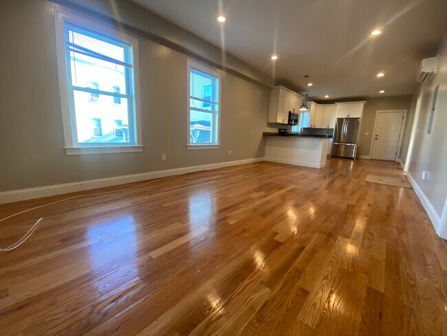 Building Photo - 17 Maywood St