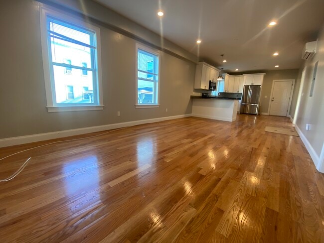 Building Photo - 17 Maywood St