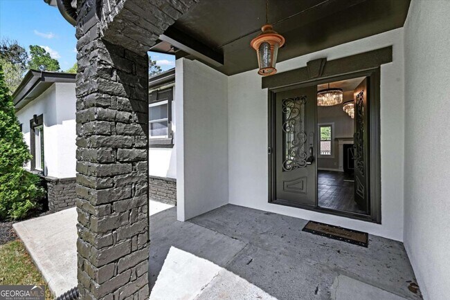Building Photo - 910 Muirfield Dr NE