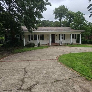 Building Photo - 209 N Pinecrest Dr