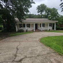 Building Photo - 209 N Pinecrest Dr