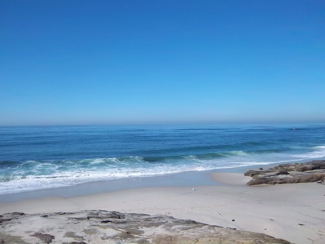 Primary Photo - Upstairs 2BR/2BA in North Pacific Beach wi...