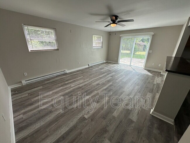 Foto del edificio - 10032 Regency Ct