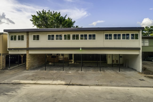Building Photo - 2232 Bellefontaine St
