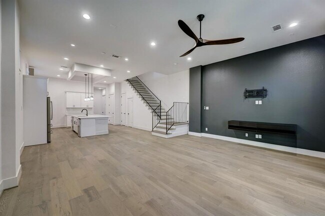 Building Photo - 1136 Adele St
