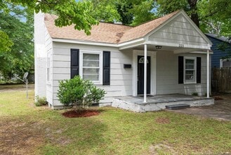 Building Photo - 223 W Cir Ct.