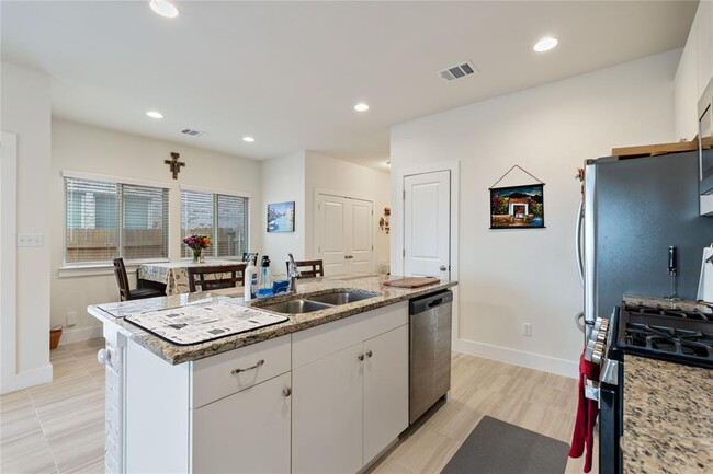 Building Photo - 603 White Steppe Way