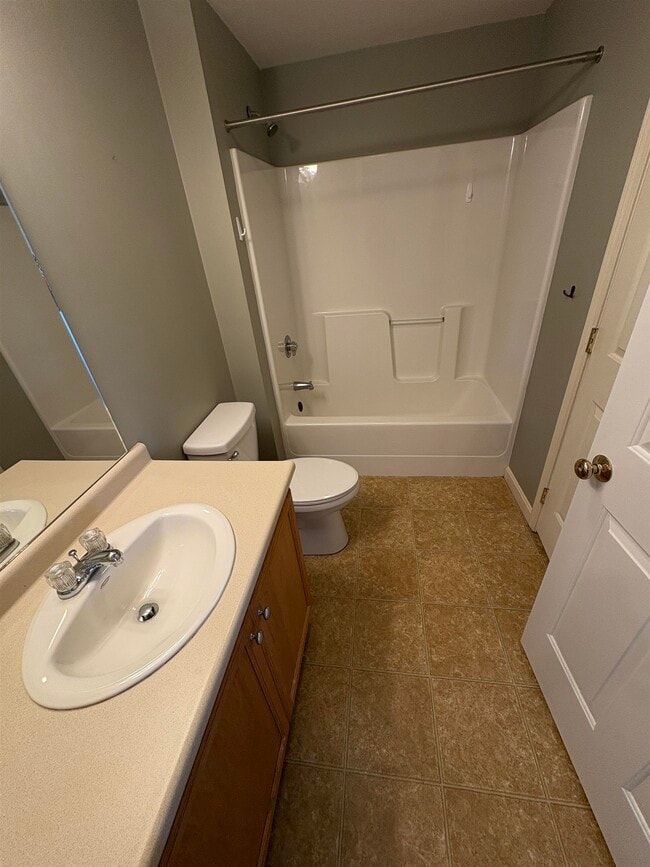 Building Photo - 2 Crestview Cir