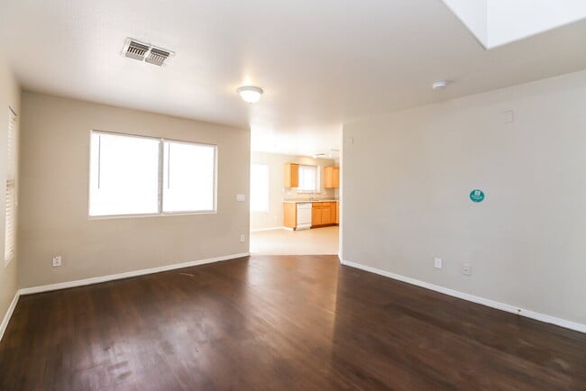 Foto del edificio - 12925 W Holly St