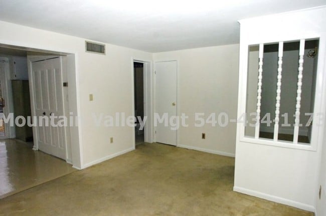 Building Photo - 188 Logan Ln