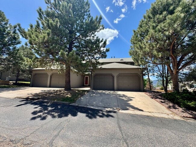 Cozy Townhome on North side with 1 car garage - Cozy Townhome on North side with 1 car garage