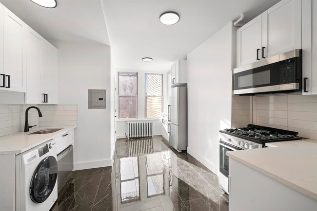 Building Photo - 216 Madison St