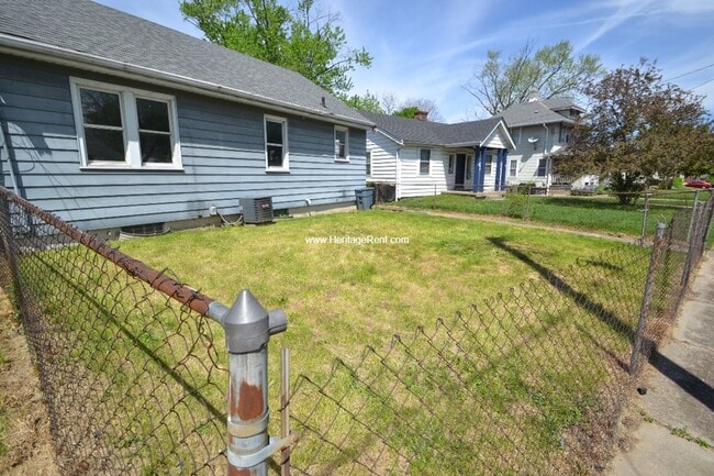 Building Photo - Great 4 bedroom 2 Bath with brand new grea...