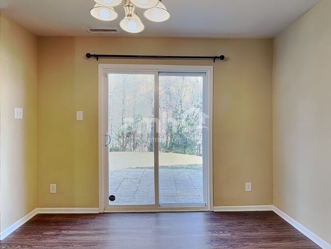 Foto del edificio - 4112 Lakewood Glen Dr