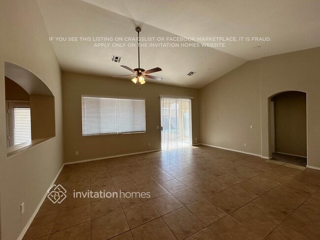 Foto del edificio - 16223 W Jefferson St