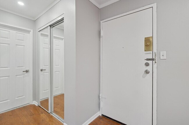 Foto del edificio - 56-58-58 68th St