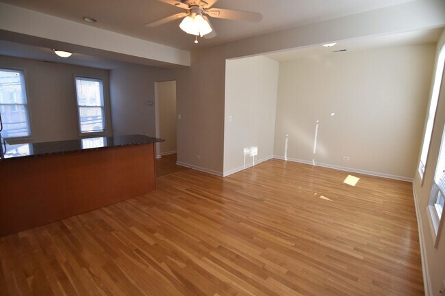 Foto del edificio - 3230 N Clark St