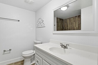 Building Photo - 915 Nevell St