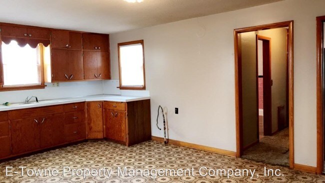 Building Photo - 2 br, 1 bath House - 503 E. Corn