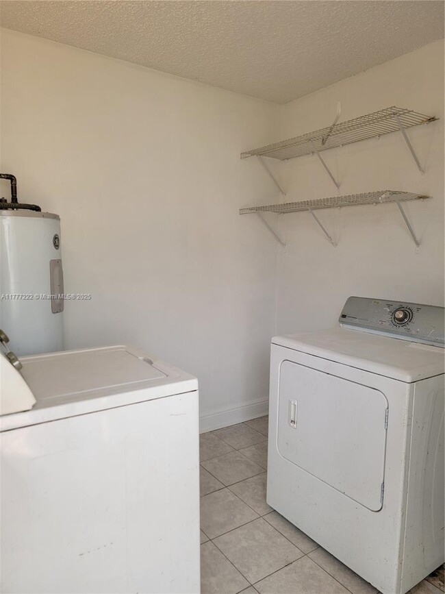 Foto del edificio - 3 bedroom in Miami Gardens FL 33056