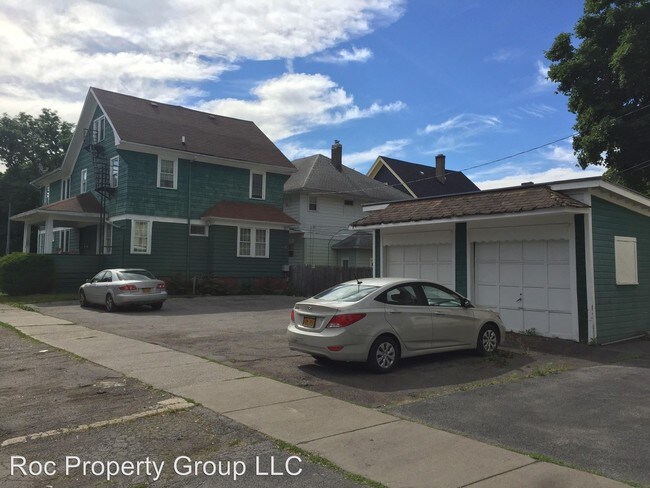 Building Photo - 2 br, 1 bath Apartment - 687 Genesee St