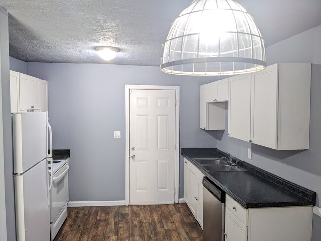 2 Bedroom Kitchen - Somerset Apartment