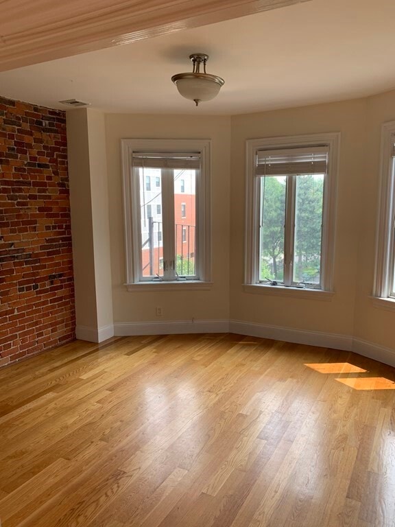 Foto del edificio - 1027 Tremont St