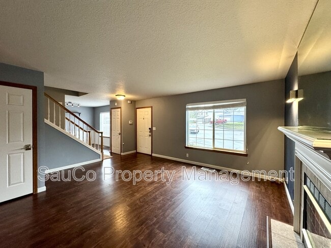 Building Photo - 741 SE Camellia Ct