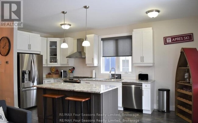Building Photo - 309 Yellow Birch Cres