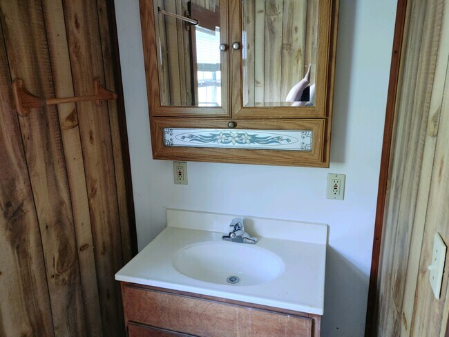 bathroom - 1201 Smith St