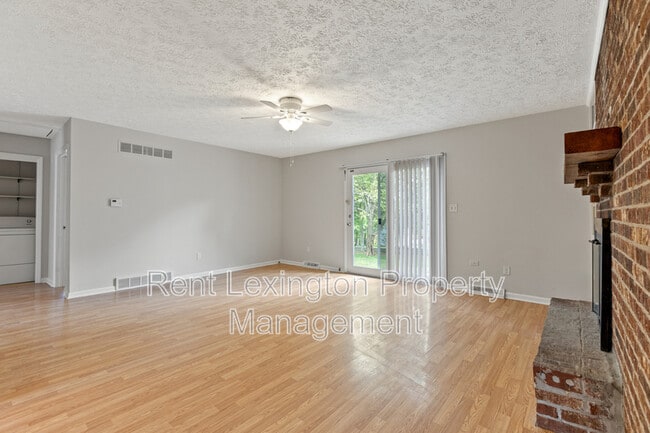 Building Photo - 1200 Tishoff Dr