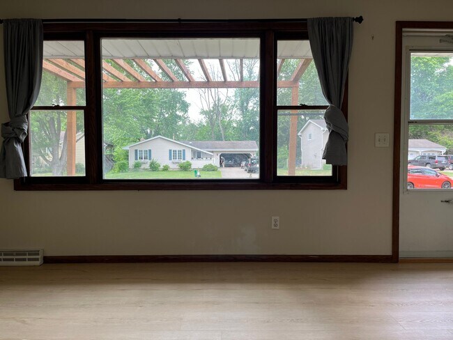 Foto del edificio - 807 Elm Creek Cir