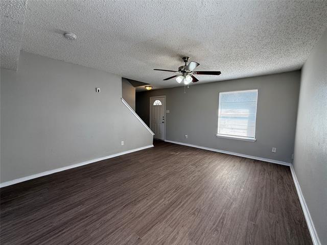 Foto del edificio - 3907 Emerald Dr