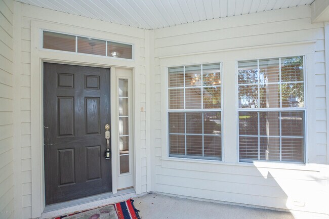 Building Photo - 6201 Pendragon Pl