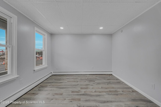 Building Photo - 8 Green Ridge St