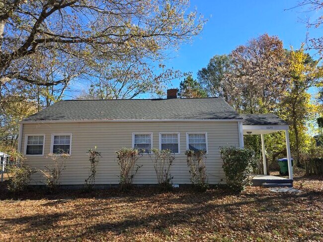 Foto del edificio - 1025 Bradley Ln