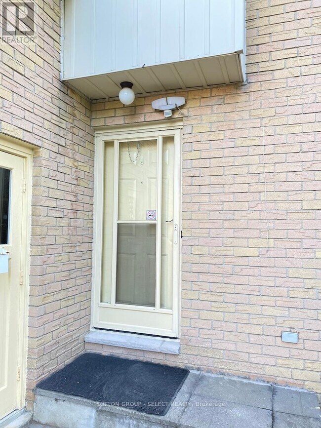 Photo du bâtiment - 1715 Attawandaron Rd