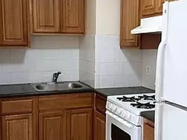 Building Photo - 141-35 Pershing Crescent